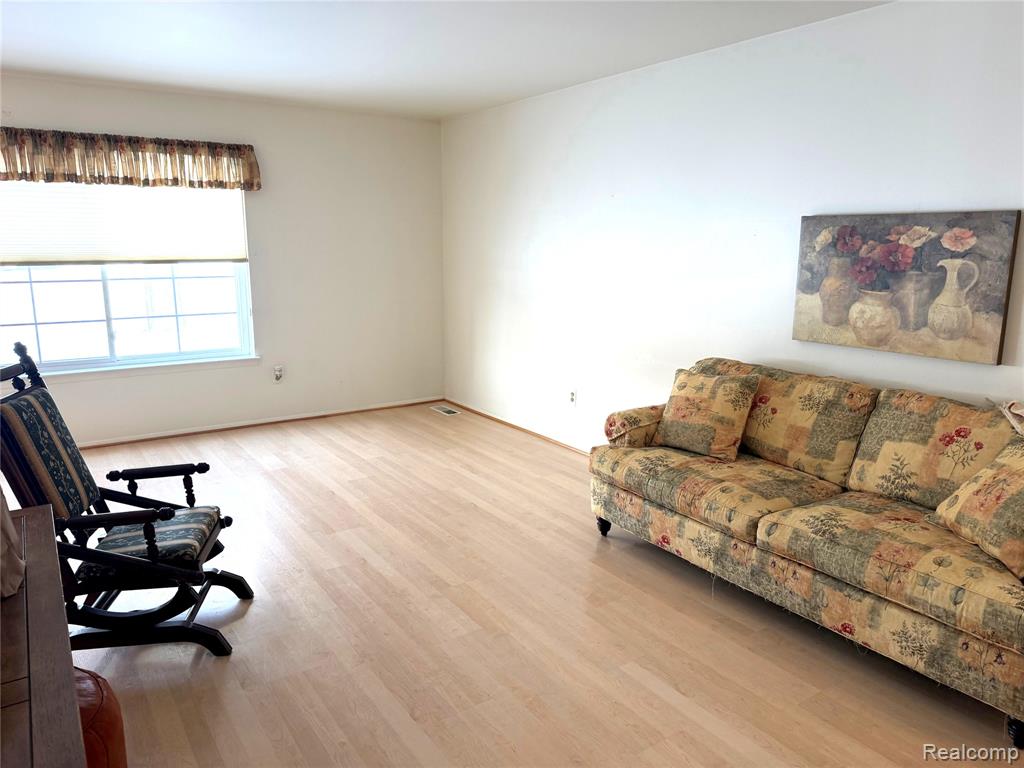 671 E Fox Hills Drive, Bloomfield Hills, MI 48304 — Photo 8