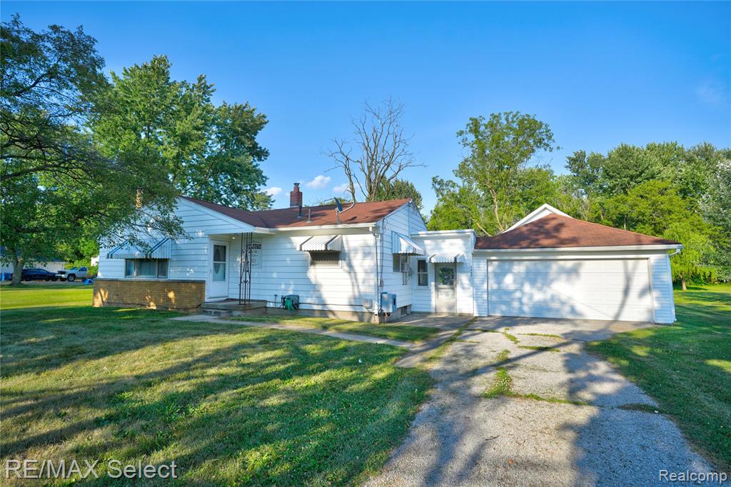 7449 Jennings Road, Swartz Creek, MI 48473 — front exterior