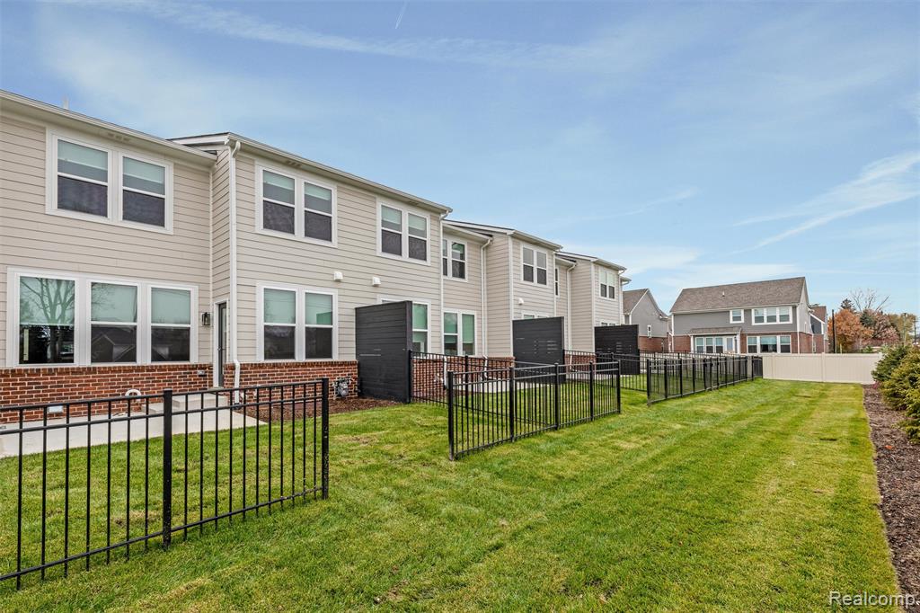 803 Balmoral Ln, Troy, MI 48085 — Photo 32