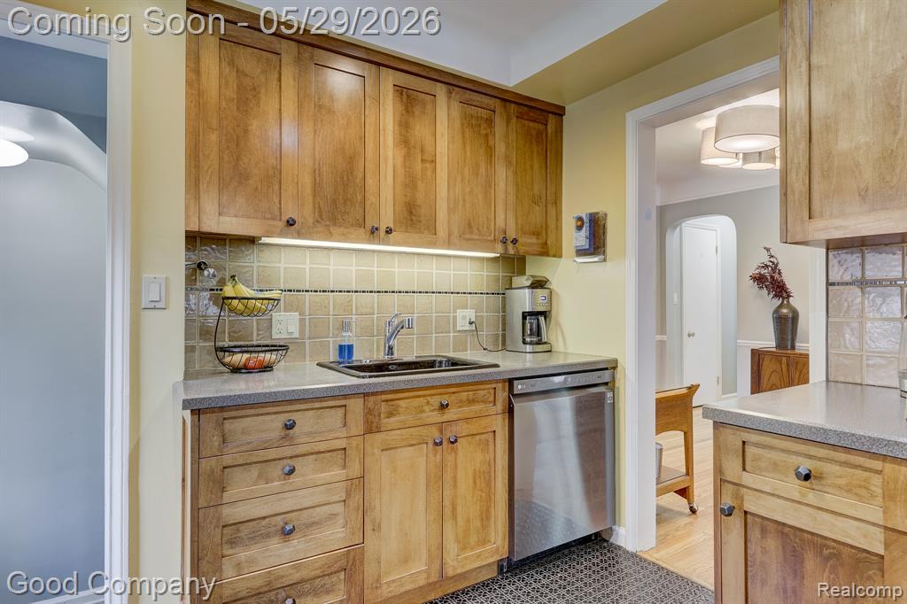 10074 Lincoln Drive, Huntington Woods, MI — Photo 20