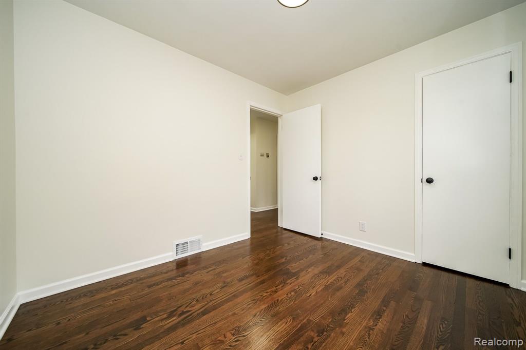 6855 KINGSBURY Street, Dearborn Heights, MI 48127 — Photo 30