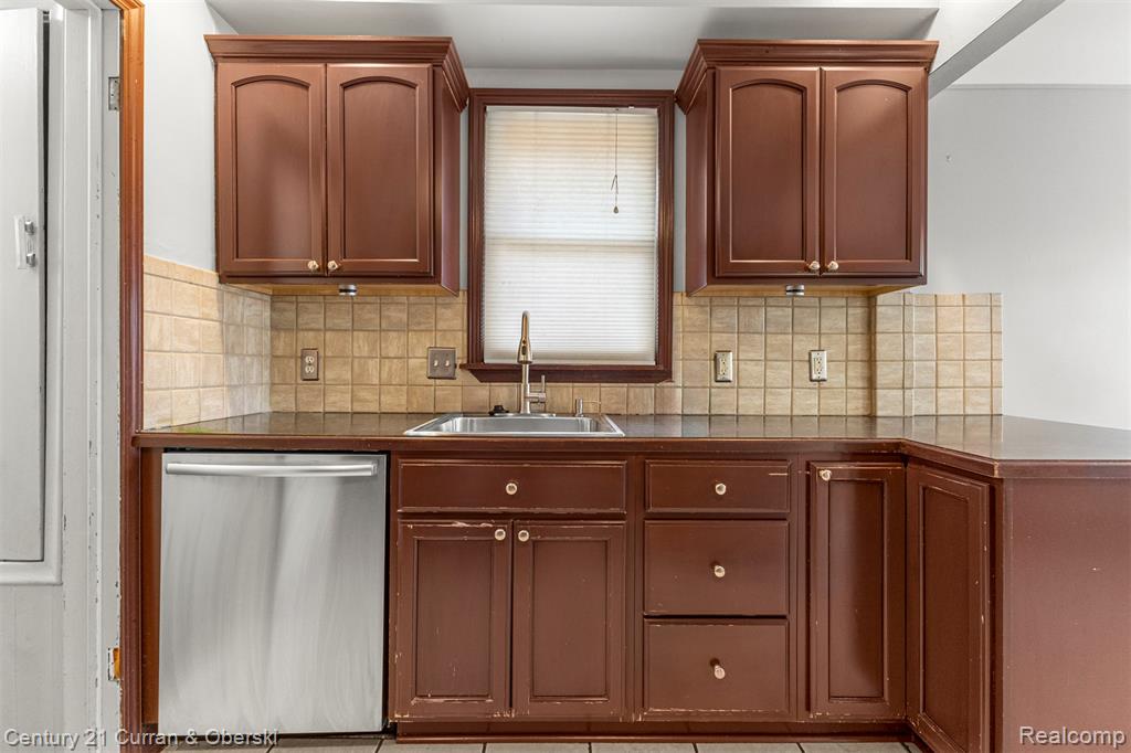 9299 Becker Avenue, Allen Park, MI 48101 — Photo 18