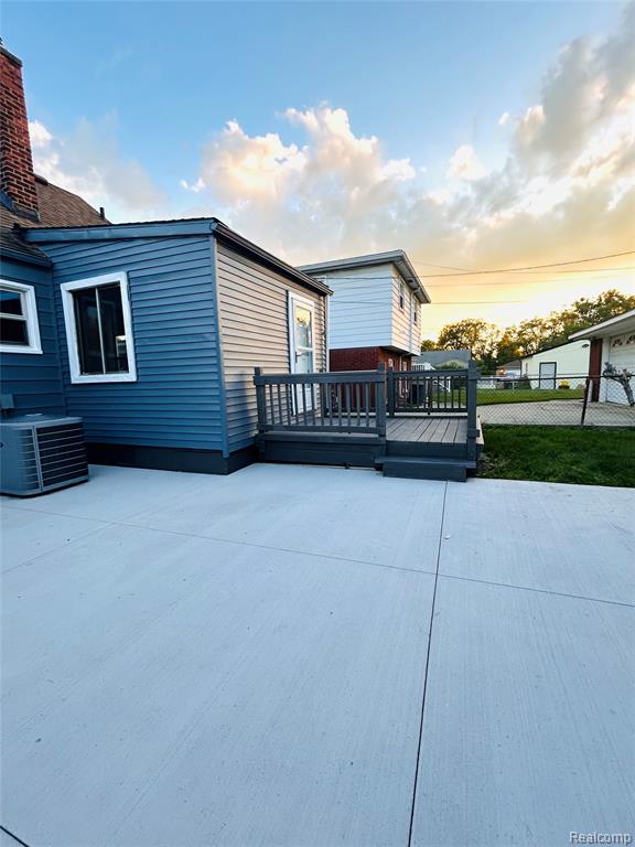 734 Highland Street, Wyandotte, MI 48192 — Photo 6
