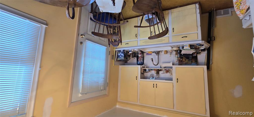 7048 Deering Street, Garden City, MI — Photo 12