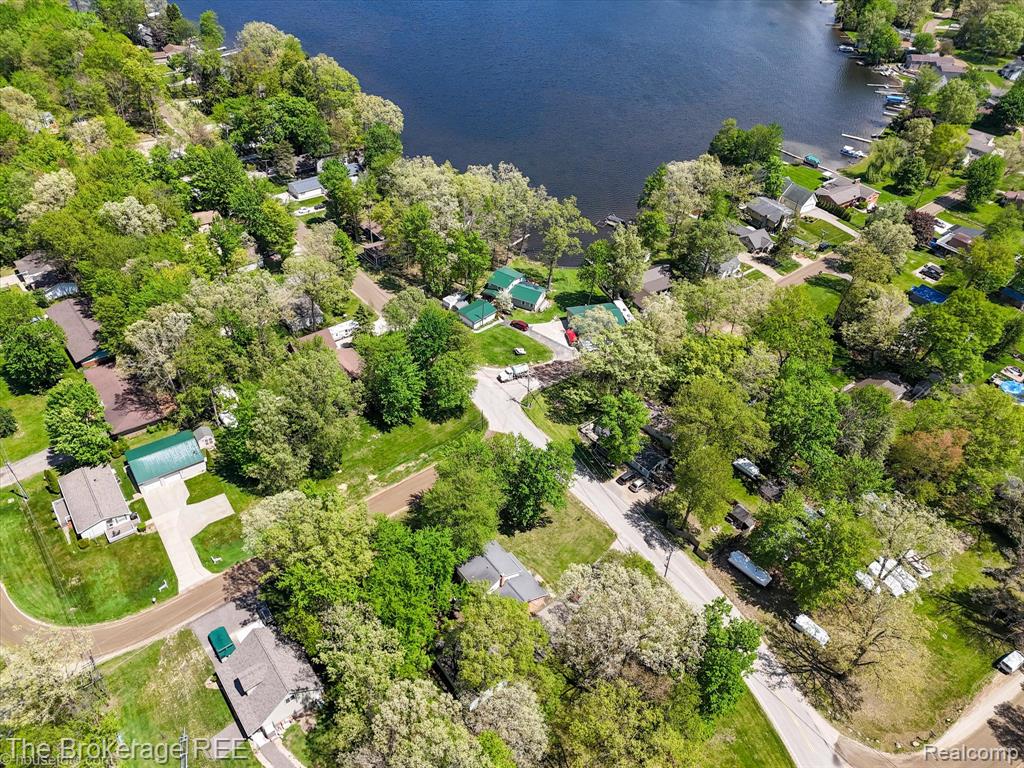 293 Hickory Place Drive, Columbiaville, MI 48421 — Photo 10