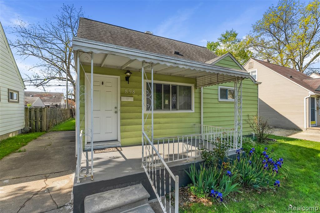 898 E Barrett Avenue, Madison Heights, MI 48071 — Photo 5