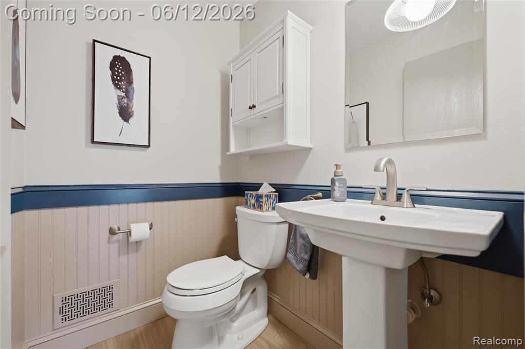 640 Longfellow Drive, Troy, MI 48085 — Photo 17