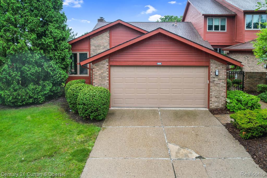 866 GREENVIEW Court, 6, Rochester Hills, MI 48307 — Photo 2