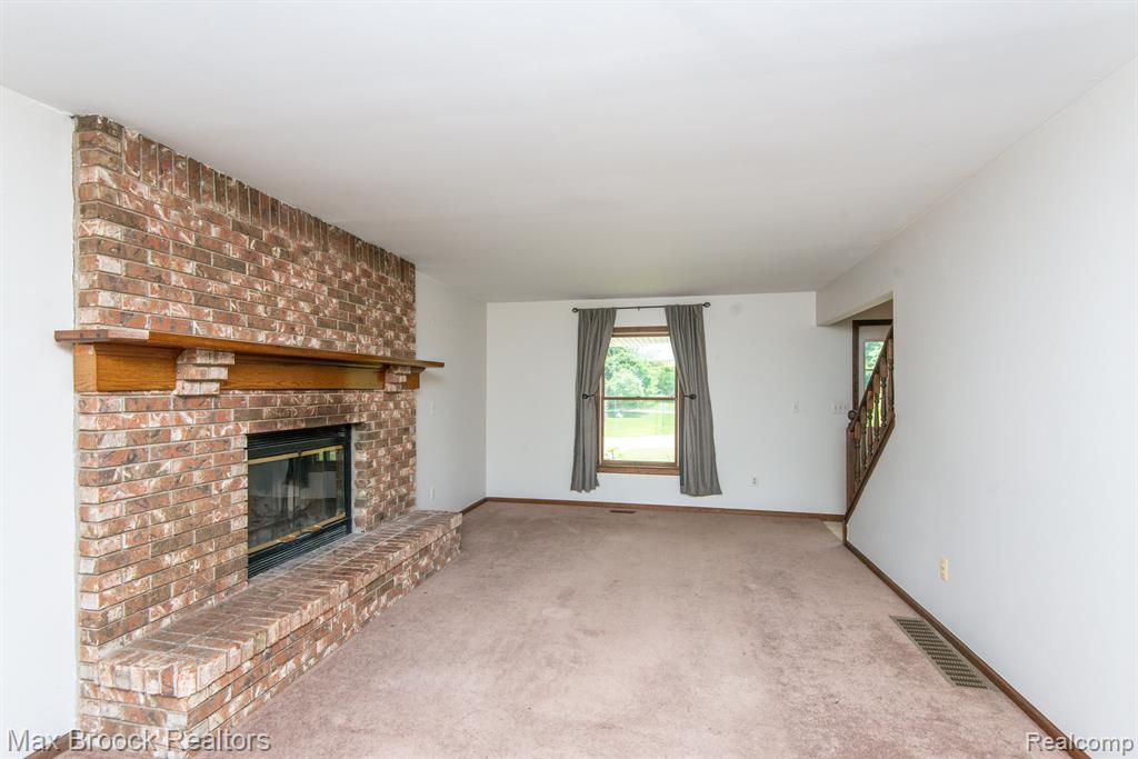 54320 BELCREST Drive, Milford, MI 48381 — Photo 24