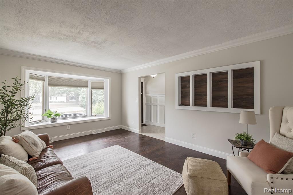 5914 Pleasant Drive, Waterford, MI 48329 — Photo 6