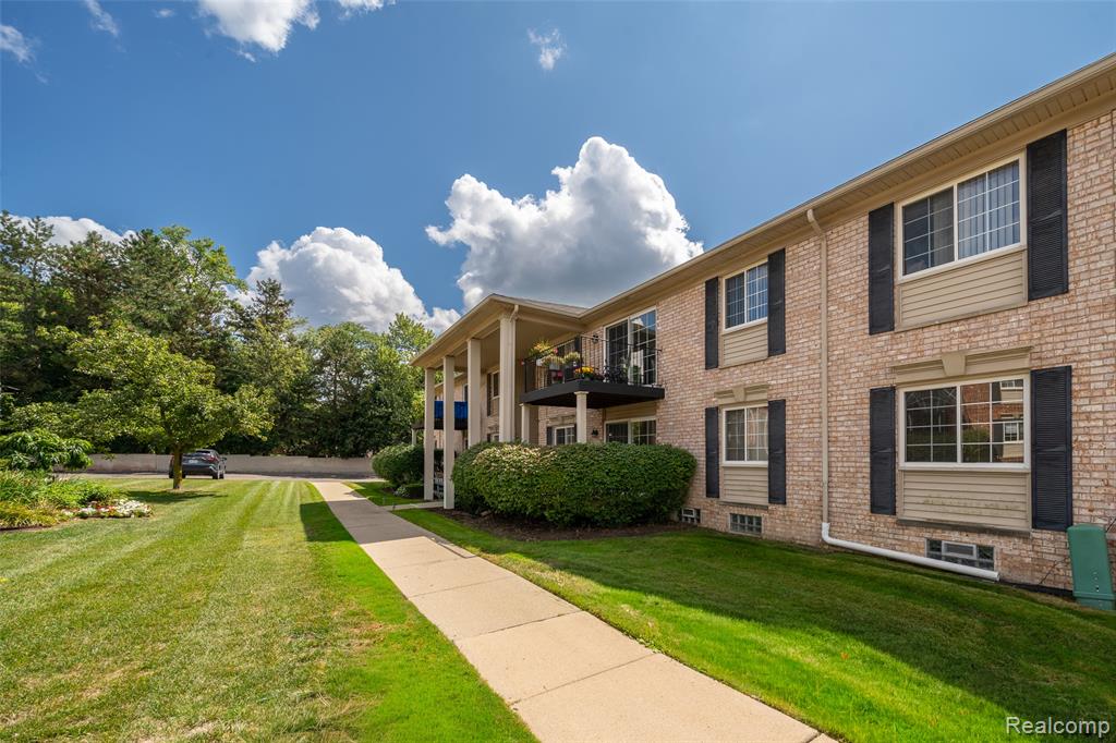 6151 Orchard Lake Road, 103, West Bloomfield, MI — Photo 24