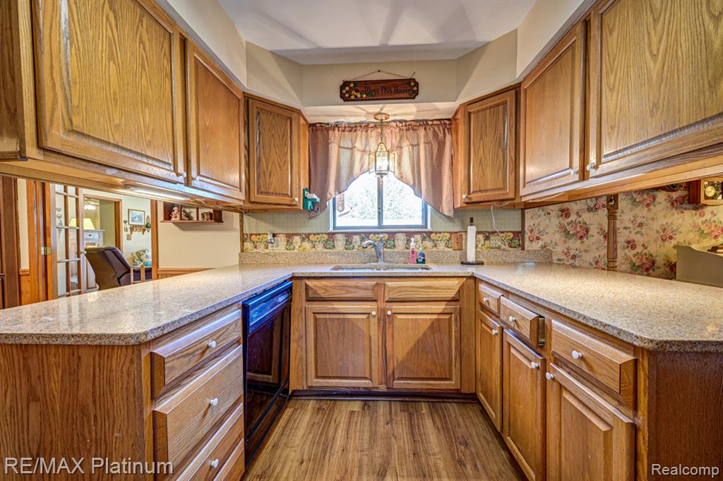 7062 South Fork Drive, Swartz Creek, MI 48473 — Photo 12