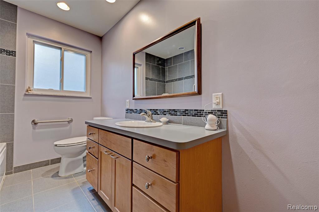 8704 Edna Drive, Warren, MI 48093 — Photo 33