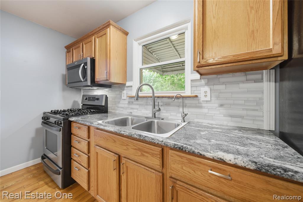 9715 Galatian Drive, Whitmore Lake, MI 48189 — Photo 8