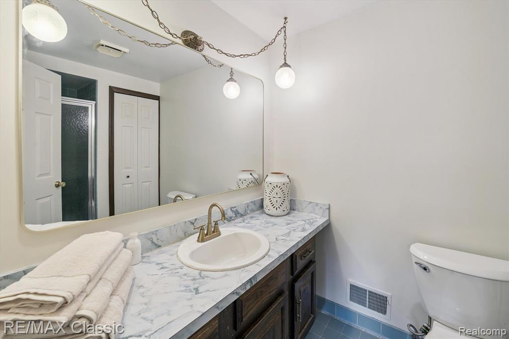 1561 Waters Edge Court, Wixom, MI 48393 — Photo 38