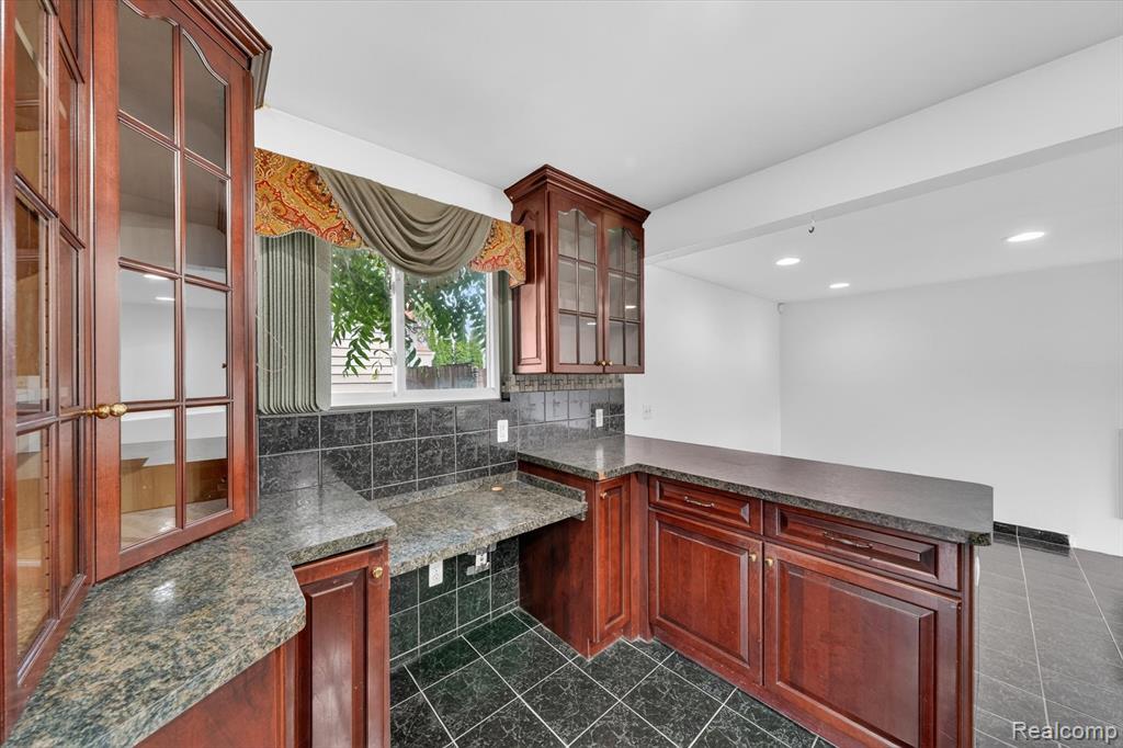 8452 Doncaster, Sterling Heights, MI 48312 — Photo 13