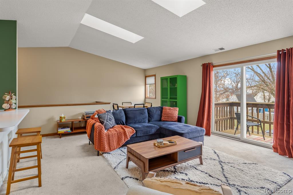 301 PINEWOOD Circle, Plymouth, MI 48170 — Photo 9