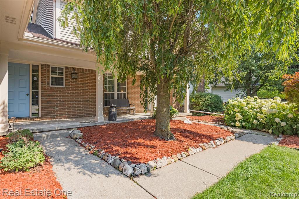 7570 Greenway Lane, West Bloomfield, MI 48324 — Photo 5