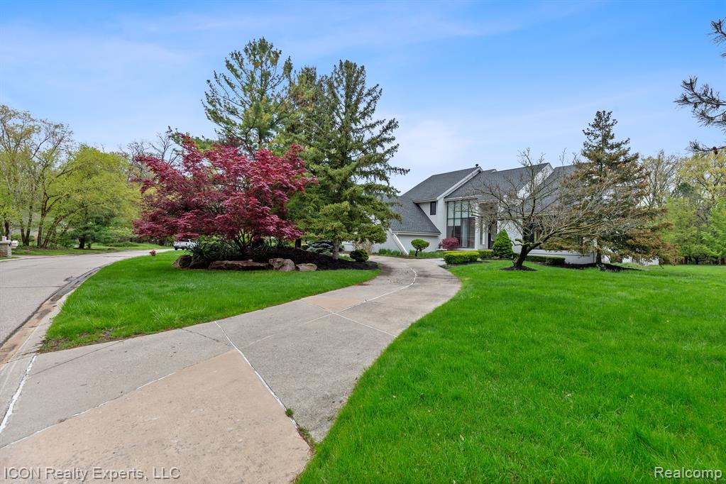 5215 DEER RUN Circle, Orchard Lake Village, MI 48323 — Photo 69