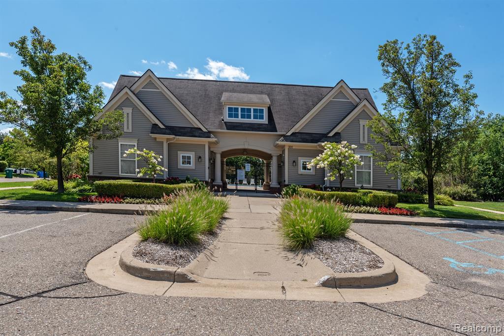 14105 ADDINGTON Drive, Commerce Twp, MI 48390 — Photo 5