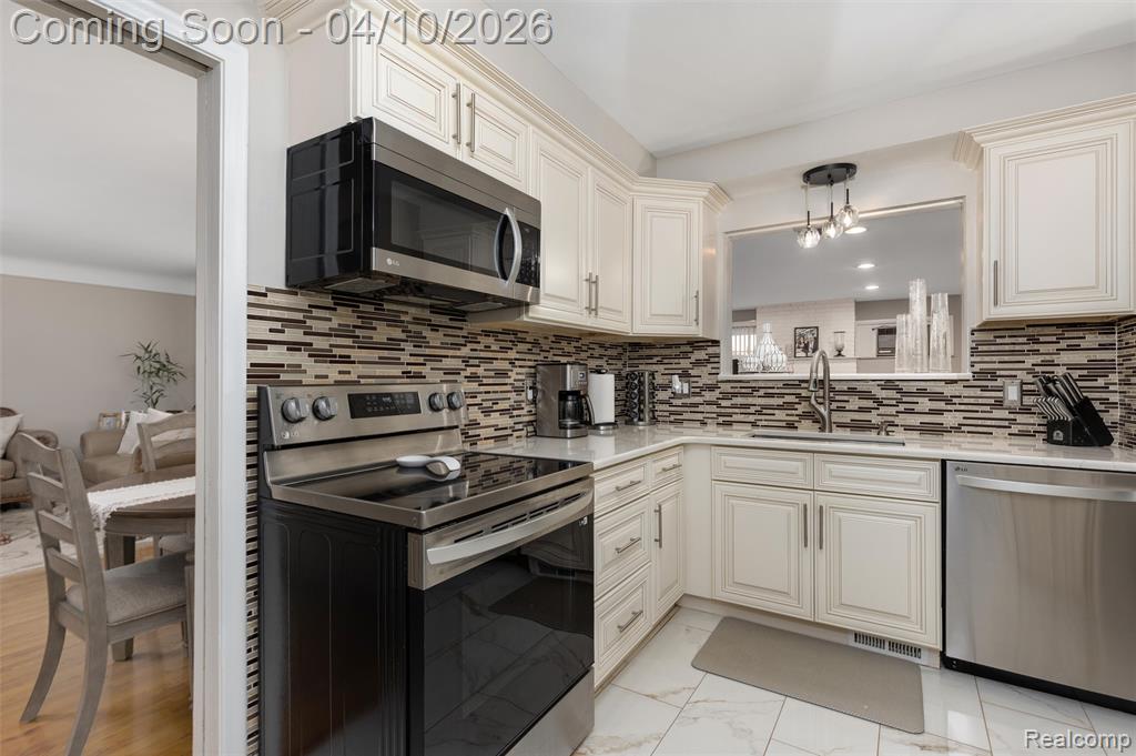 29517 Eastfield Street, Farmington Hills, MI, 48334