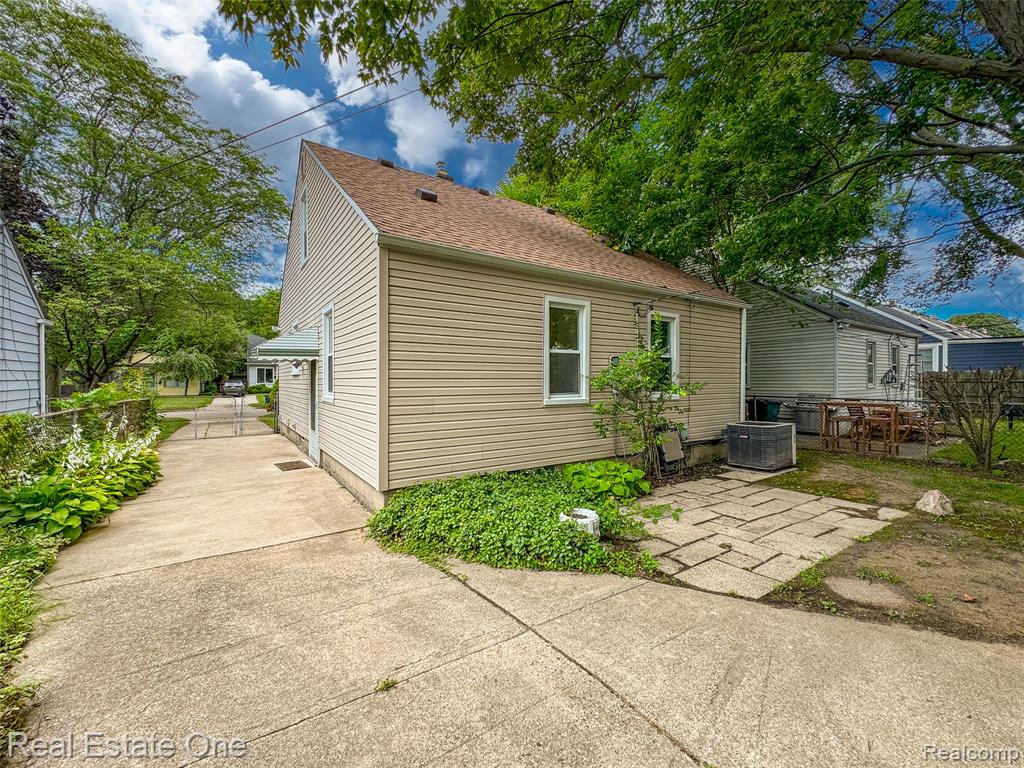 816 N Kenwood Avenue, Royal Oak, MI 48067 — Photo 7