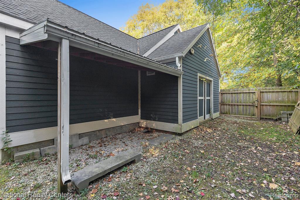 15421 ROBINWOOD Drive, Plymouth, MI 48170 — Photo 30