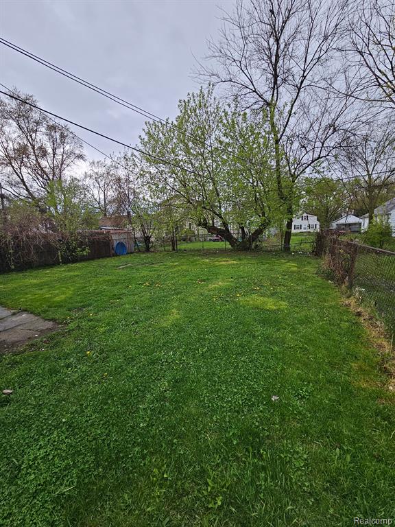 7075 VICTORY Avenue, Warren, MI 48091 — Photo 2