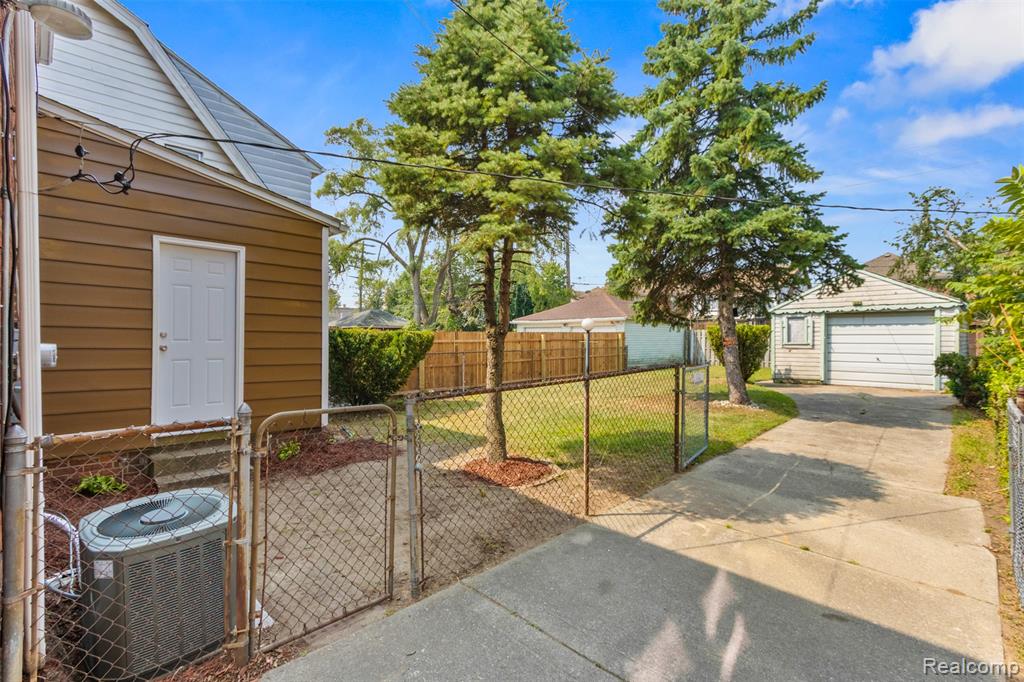 17175 Greenlawn Street, Detroit, MI 48221 — Photo 19
