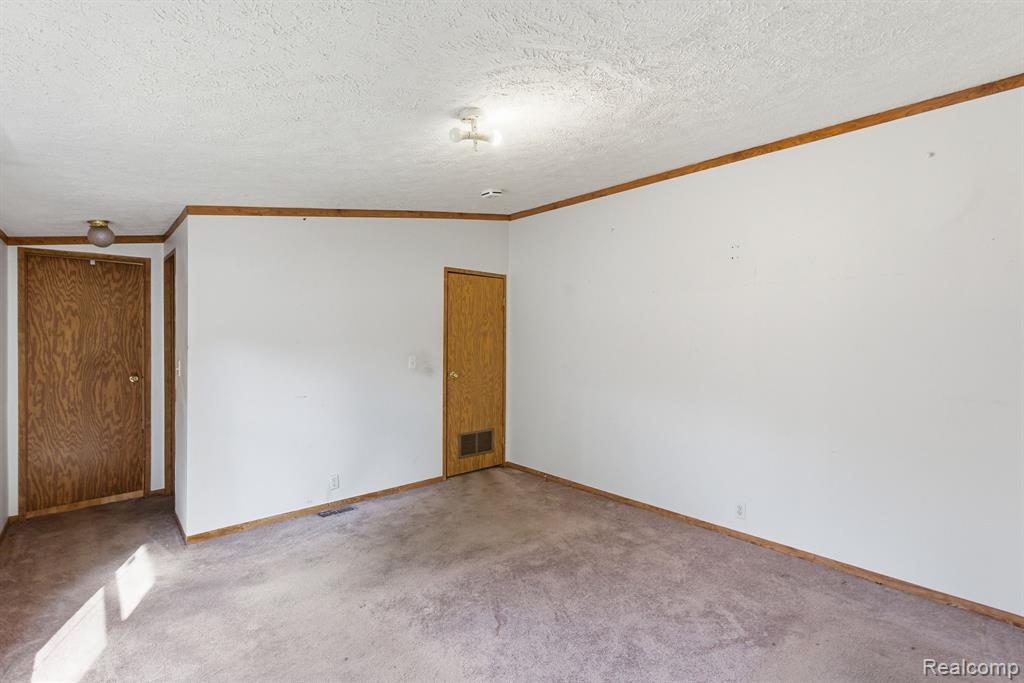 990 Voorheis Road, Waterford, MI 48328 — Photo 10