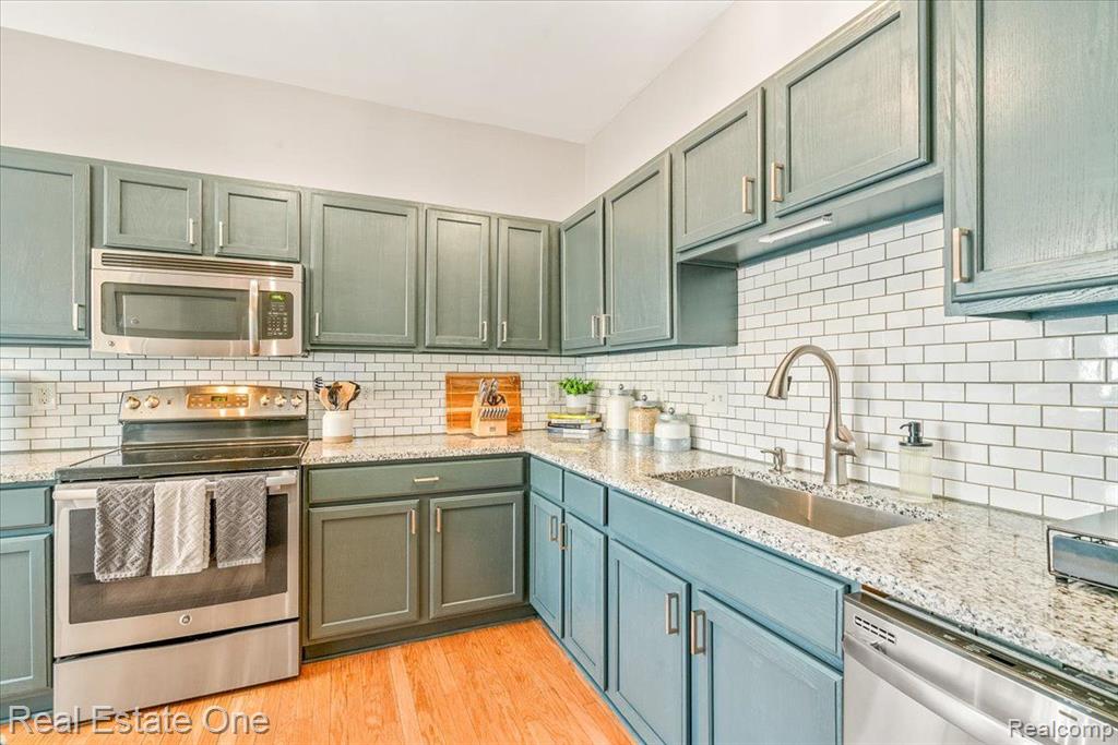 39492 ROCKCREST Lane, Northville, MI 48168 — Photo 18
