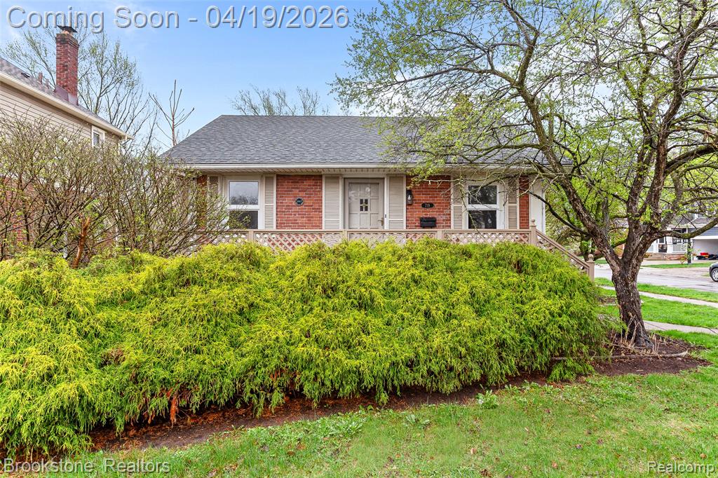 719 W 12 Mile Road, Royal Oak, MI 48073 — front exterior