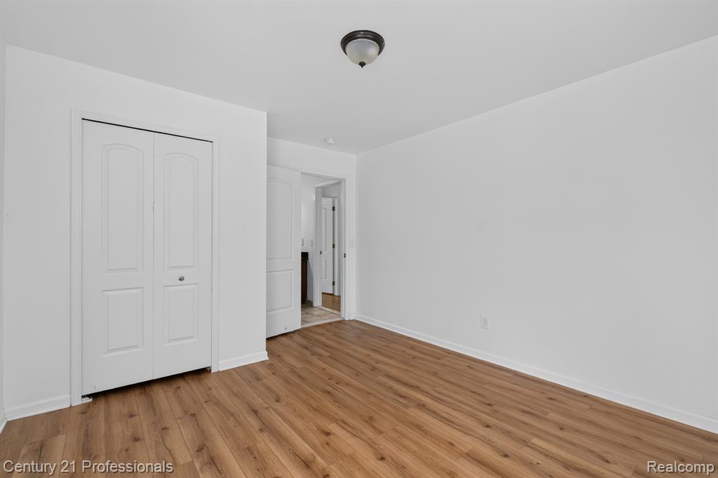 2042 Decker Road, Walled Lake, MI 48390 — Photo 34