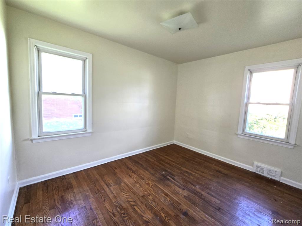 7290 Littlefield Boulevard, Dearborn, MI 48126 — Photo 9
