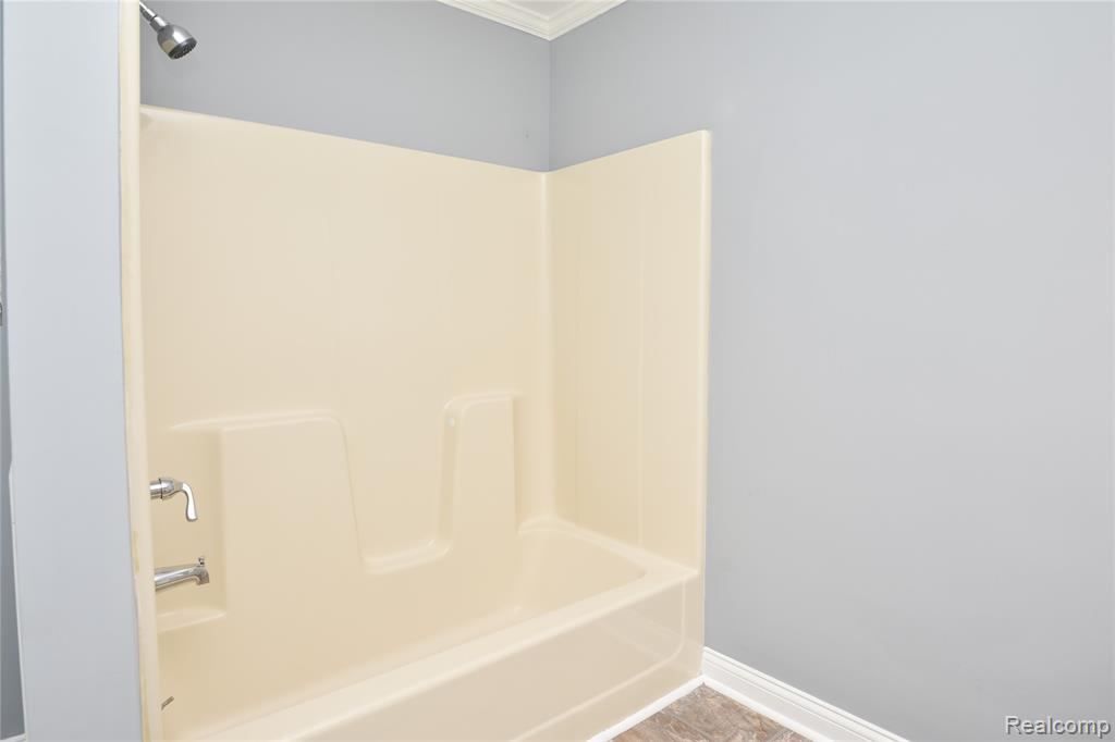 3800 Lakeview Boulevard, Orchard Lake Village, MI 48324 — Photo 26
