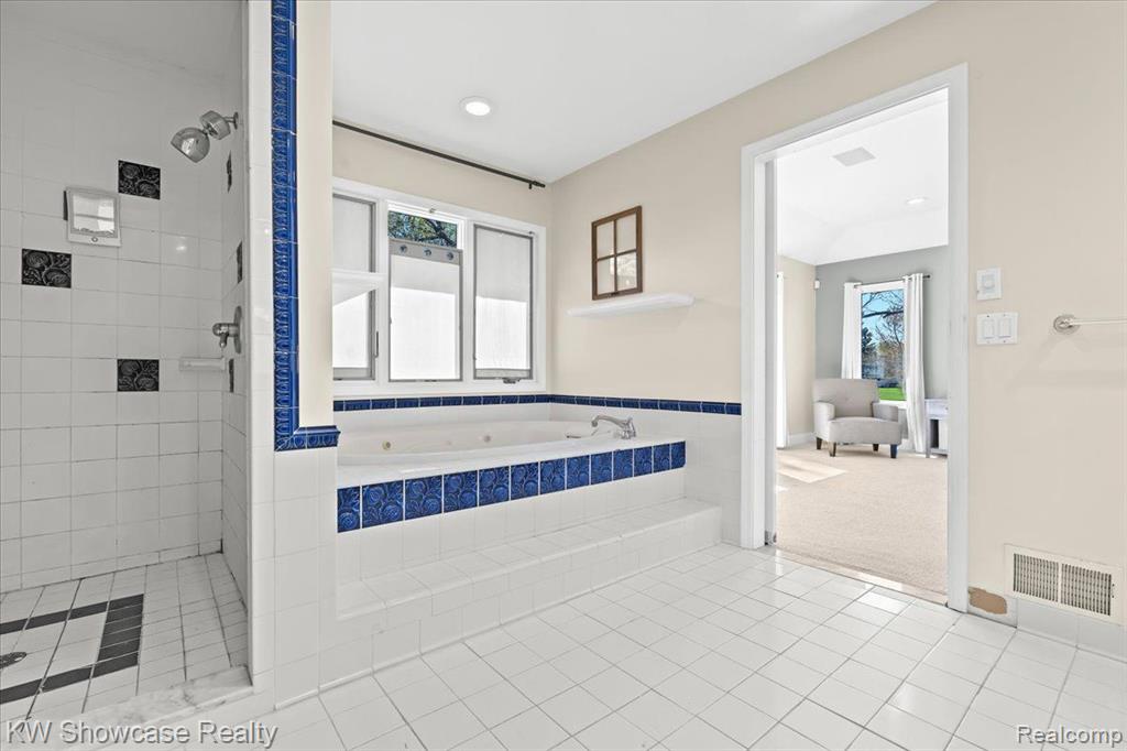 6158 HIGH VALLEY Drive, White Lake, MI 48383 — Photo 16