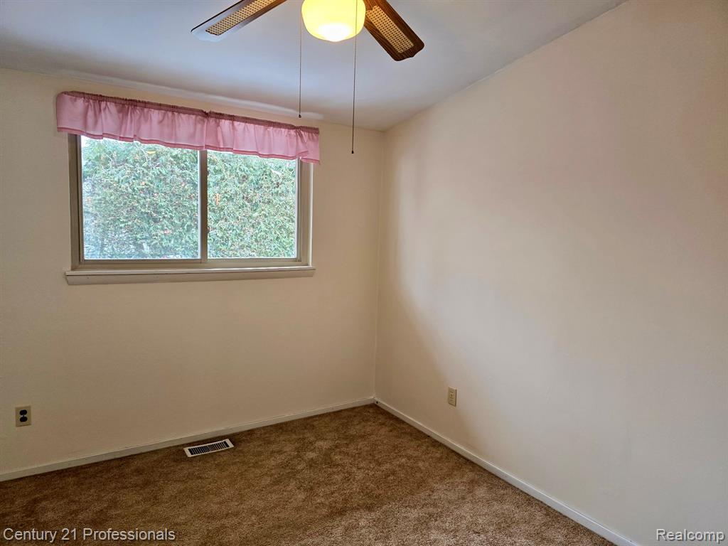 489 Henry Ruff Road, Garden City, MI — Photo 12