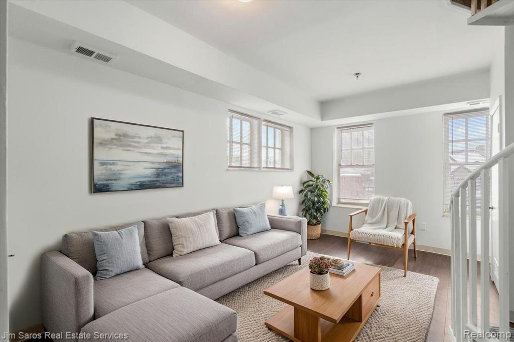 590 Parkview #201 Drive, Detroit, MI 48214 — Photo 10