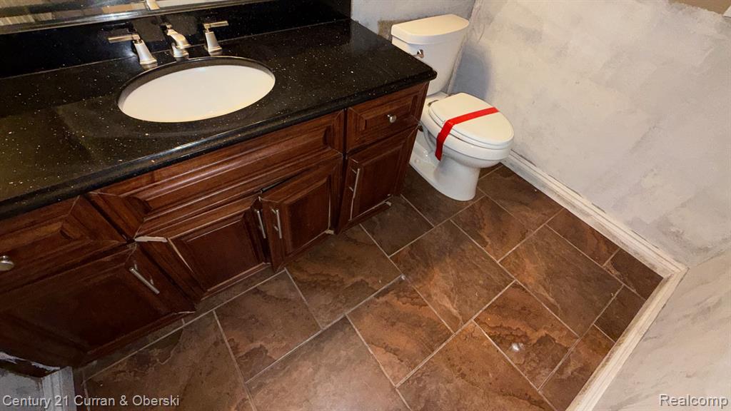 714 Autumn Ridge Drive, Westland, MI — Photo 42