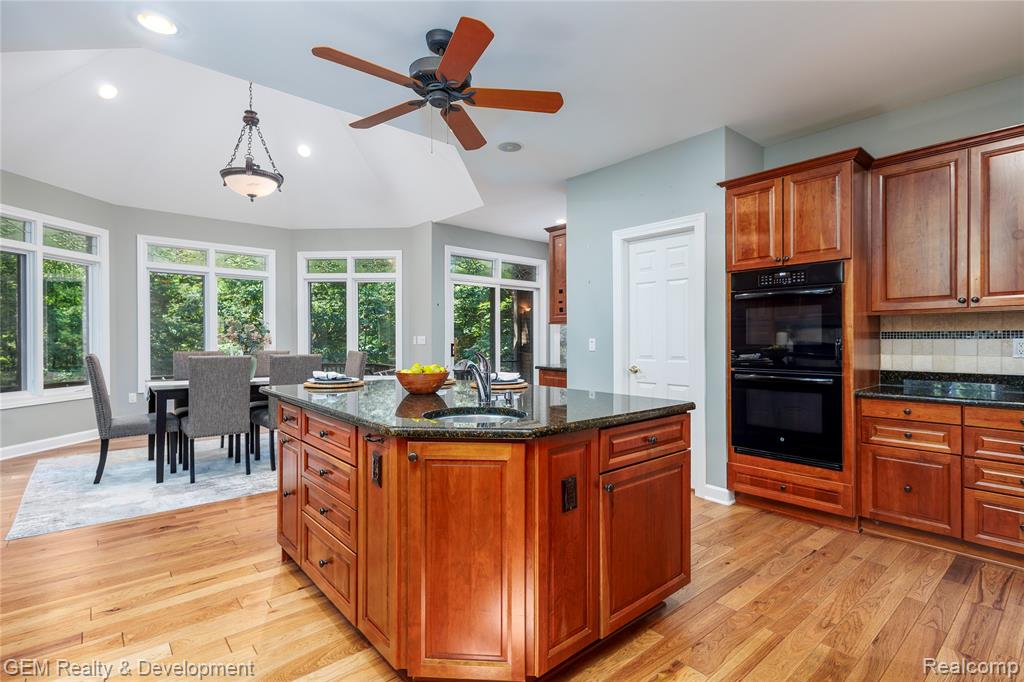 9054 Green Hickory Lane, Fenton, MI 48430 — Photo 15