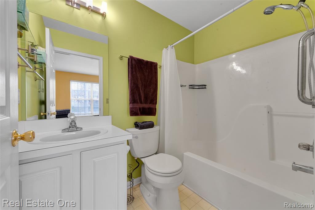691 Chestnut Drive, Wixom, MI 48393 — Photo 33