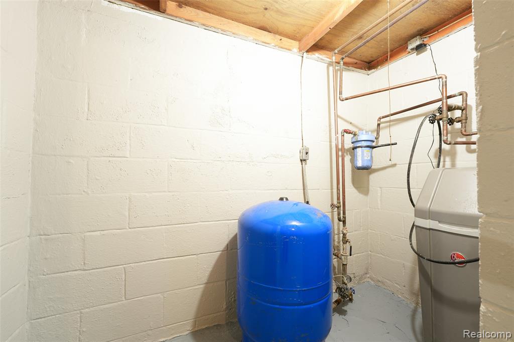 11891 Post Lane, South Lyon, MI 48178 — Photo 28