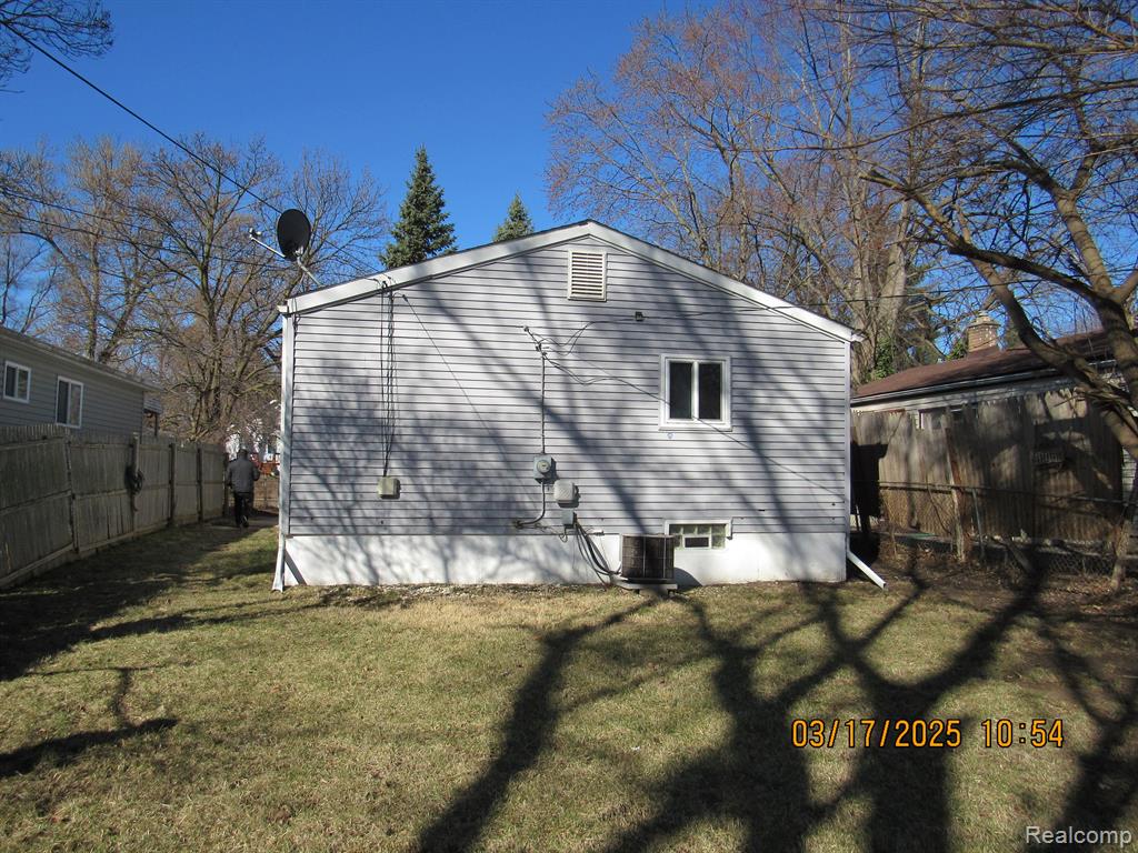 548 EMERSON Avenue, Pontiac, MI 48342 — Photo 13