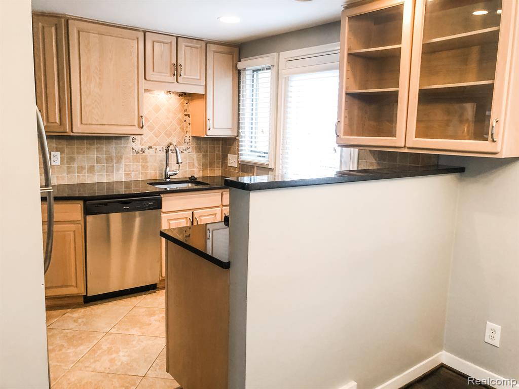 721 N ETON Street, Birmingham, MI 48009 — Photo 7