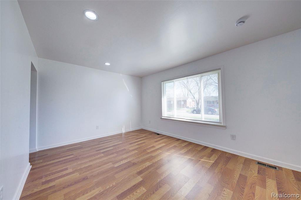 35030 Michelle Drive, Romulus, MI 48174 — Photo 22