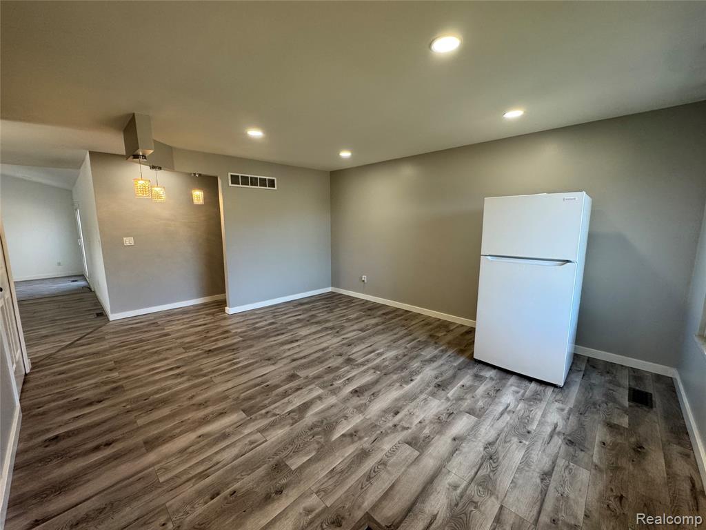 43005 FREEPORT Drive, Sterling Heights, MI 48313 — Photo 3