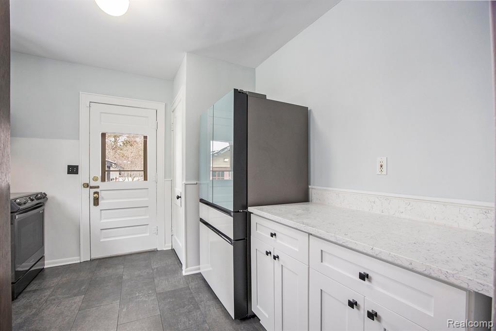 402 WAVERLEY Avenue, Royal Oak, MI 48067 — Photo 15