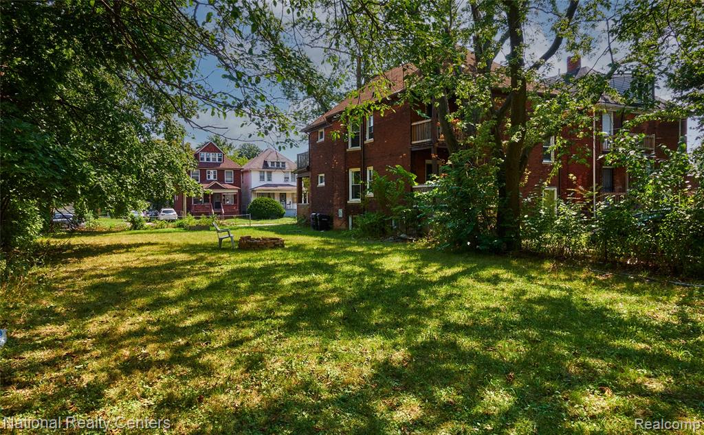 742 Clairmount Street, Detroit, MI 48202 — Photo 18