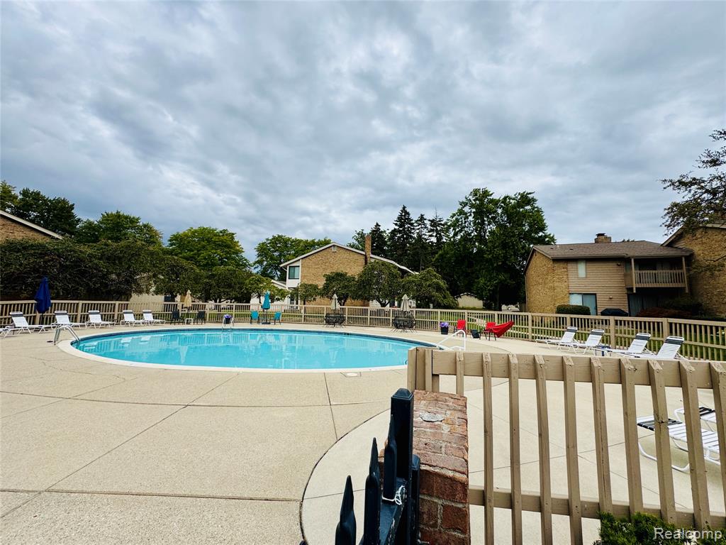 7406 Pebble pt, West Bloomfield, MI — Photo 42