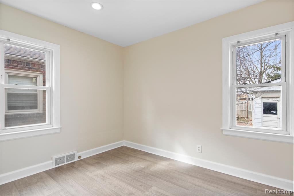 6115 YINGER Avenue, Dearborn, MI 48126 — Photo 17